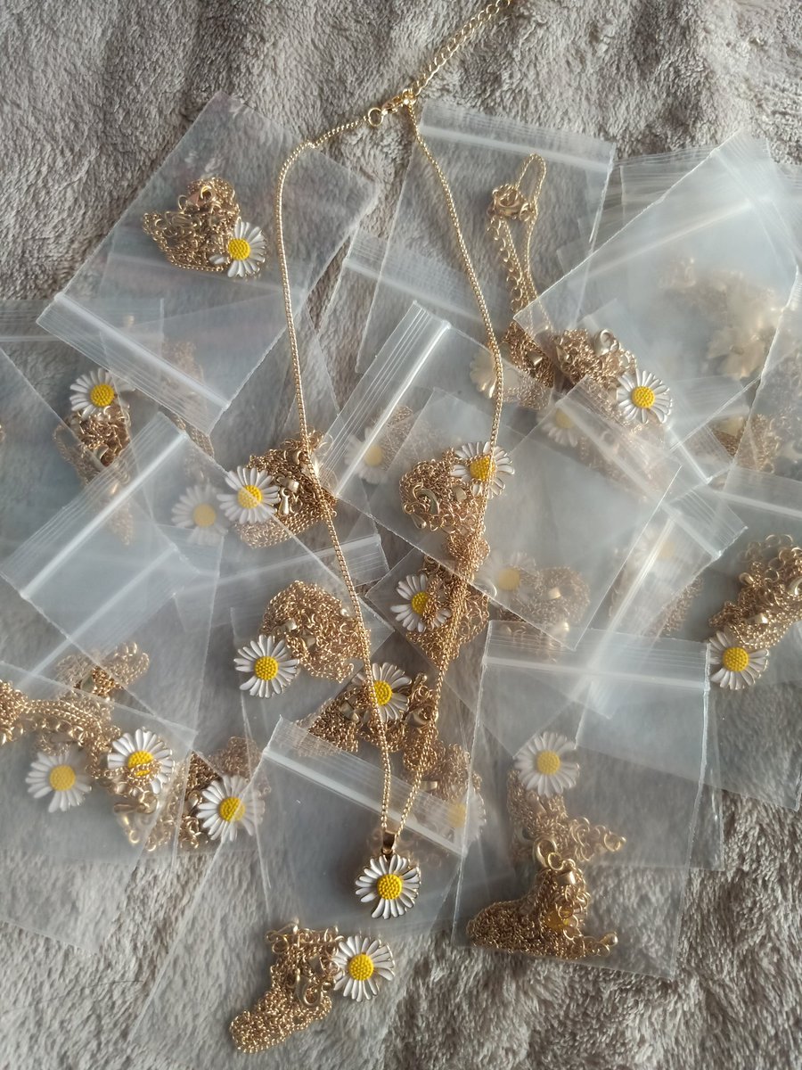 AeraSpecials's tweet photo. #ASUpdates
Onhand PMO necklace for batch 1 ❤💞 https://t.co/Al0oSVf3AD