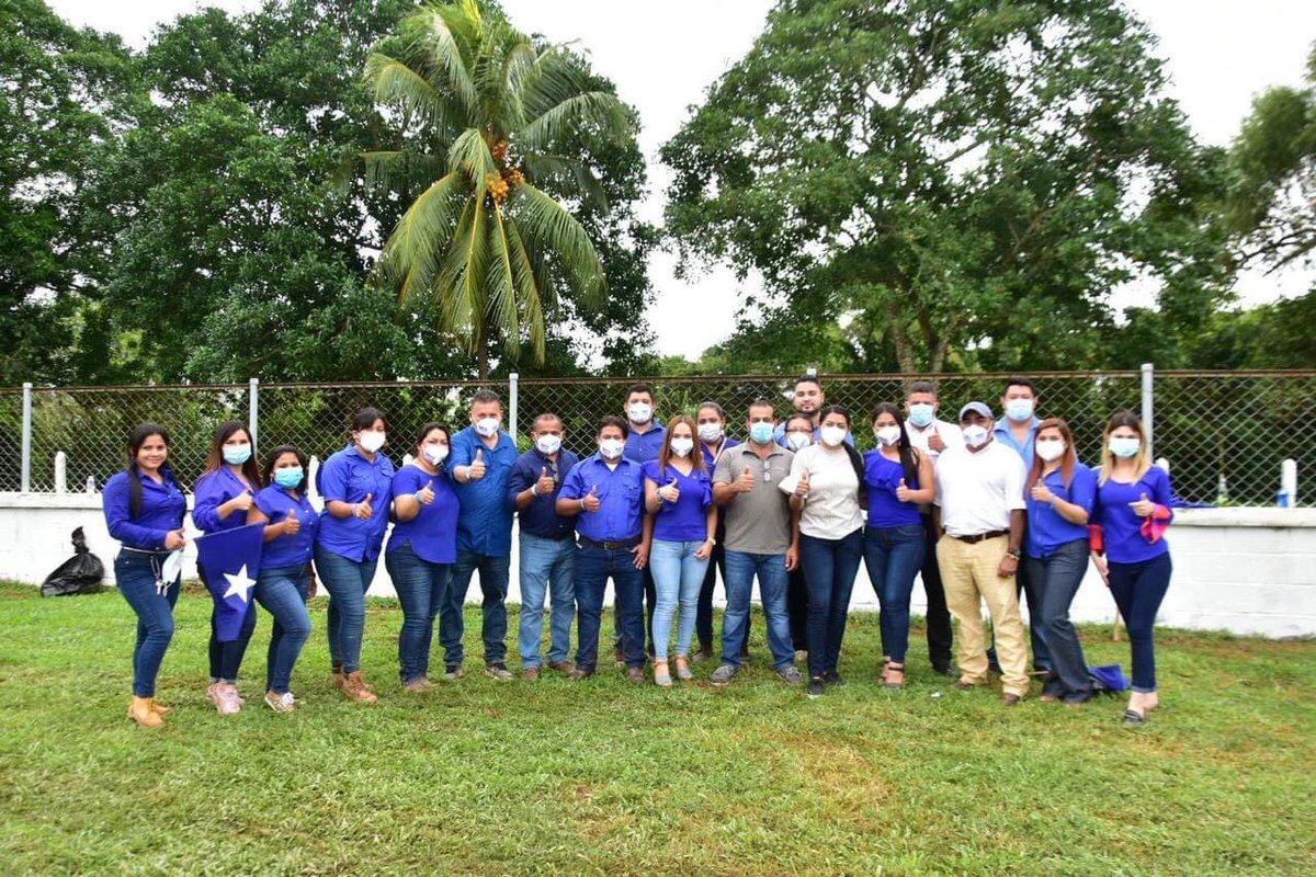 FutFemColon's tweet photo. Gracias a mi equipo de Campaña Departamental. Felicidades!!! Lideres 🇸🇴💪
#Equipon
#JuntosPodemos https://t.co/XDOaPUY3OK