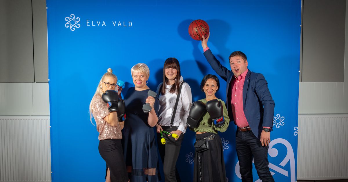 sotsdem's tweet photo. Reedel avati uus Elva spordihoone. Avamispeol tehtud pildil on vasakult teine #Elva abivallavanem Marika Saar (SDE) ja kõige paremal SDE Tartumaa piirkonna esimees Priit Lomp: https://t.co/jgiPVdrp9s 

#MarikaSaar #PriitLomp @priitlomp #sotsiaaldemokraadid @TartuPostimees https://t.co/waaLBQ9Yg3