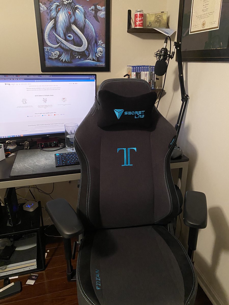 blackedoutkeys's tweet photo. Loving this chair! #finallycomfyatwork #couldsitherefordays #secretlab https://t.co/puUNinIQFQ