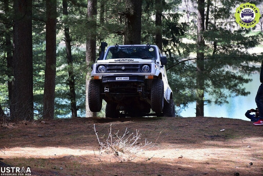 kashmiroffroad's tweet photo. Your weapon of choice!
Photo: Aquib Bhat
#kashmiroffroad #offroadadventure #gypsyking #4x4 #offroad #hillclimb #4wd #adventure #kashmir #traildriving #gypsy4x4 https://t.co/5weKfwDHhi https://t.co/wsvqpZ3Edv