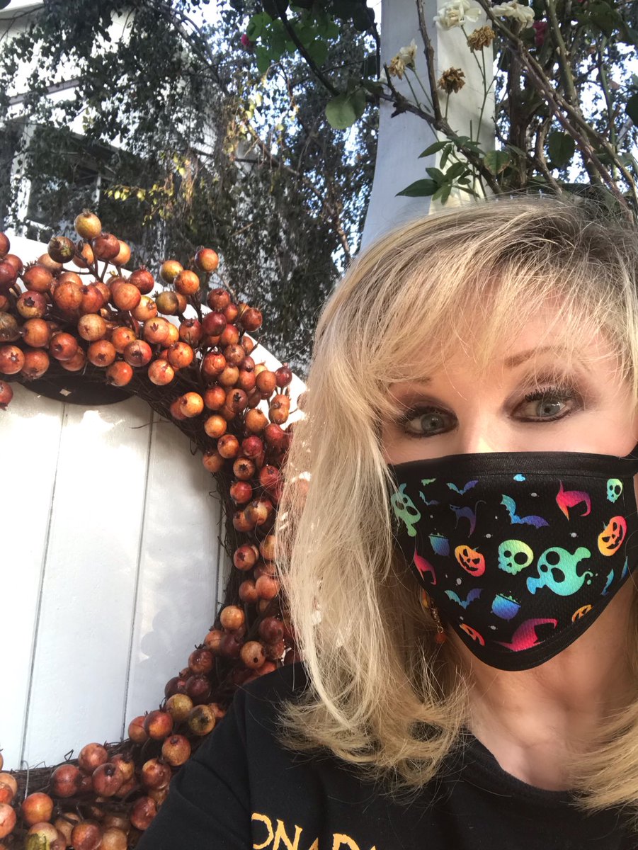 morgfair's tweet photo. #OnMyWalk #HappyHalloween #Fall #AutumnWreath #AutumnInLA #HappyHalloween2020 Sending Love To You All πβ οΈππππππ»π https://t.co/CKElYDVVFp