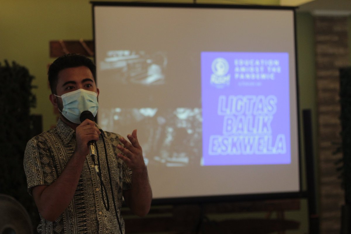 r4epanay's tweet photo. #LigtasNaBalikEskwela FORUM

October 25, 2020-----Parents, students and educators gathered in M.H. Del Pilar Nuesta Señora Parish Church, Jaro, Iloilo City for an educational forum on #LigtasNaBalikEskwela. https://t.co/vlZdpquC36