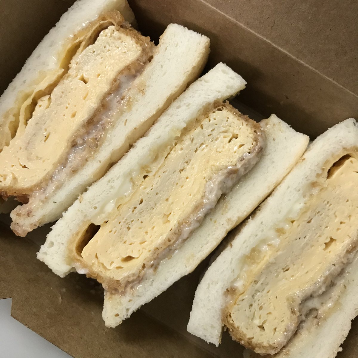 jpuchi2_design's tweet photo. だし巻き玉子カツサンド、いただきます！
#自由が丘エール飯　#リベリュール https://t.co/vXC754tGQd