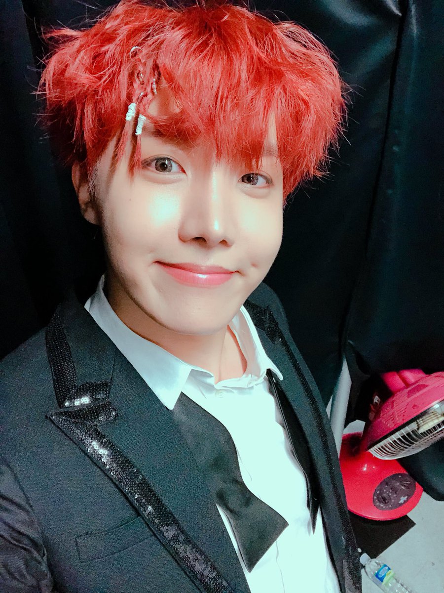 OK NOW RED HOSEOK. IT’S SO FUCKING PERFECT LIKE DO YOU SEE THAT COLOR ON HIM IT SUITS HIM SO WELL
