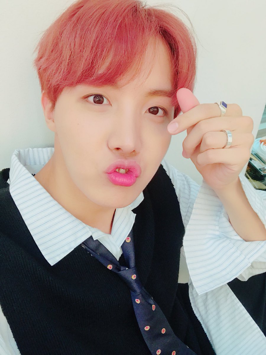 OK NOW RED HOSEOK. IT’S SO FUCKING PERFECT LIKE DO YOU SEE THAT COLOR ON HIM IT SUITS HIM SO WELL