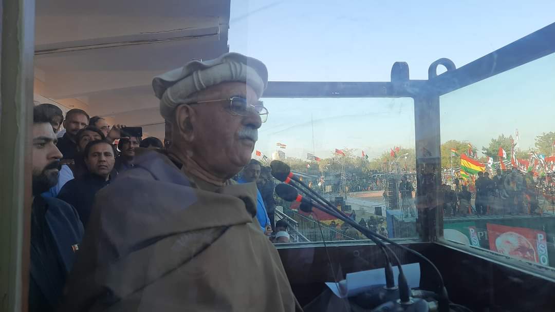 saleemkhan864's tweet photo. #PDMQuetta کوئٹہ پی ڈی ایم کا جلسہ عام ....کوئٹہ کی تاریخ کا سب سے بڑا جلسہ
بلوچستان کے عوام کا تاریخی فیصلہ.... 
بے اختیار اور نااہل حکمران ٹولہ مسترد -
اپوزیشن جماعتوں پر بھرپور اعتماد کا اظہار - https://t.co/BKDehufrKM