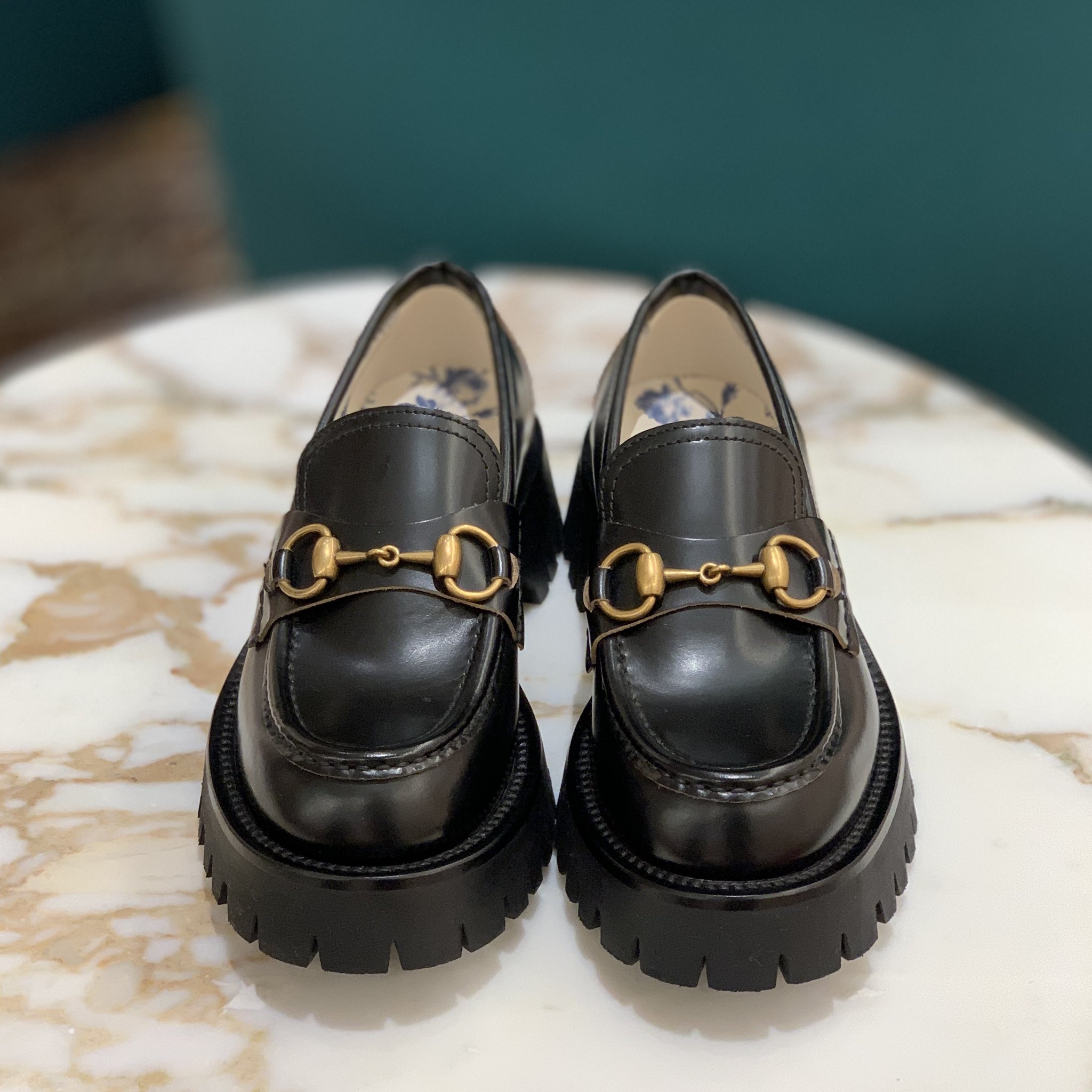 ビジネス Gucci ハチ付き 専用の通販 by NN|グッチならラクマ - GUCCI