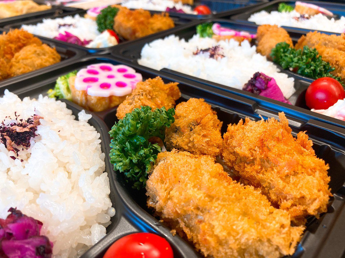 9014C's tweet photo. 2020/10/26(月)
【本日の日替わり弁当】
★ハンバーグ★

今が旬のカキフライ弁��など…
お手ごろ価格のお弁当、お惣菜もあります🥰

#おかざき農遊館 
#幸田憩の農園 
#岡崎シビコ地下一階
#グリーンセンター長瀬
#わくわく広場アピタ岡崎北店
にてお買い求め頂けます！ https://t.co/y5qtVvIPyM
