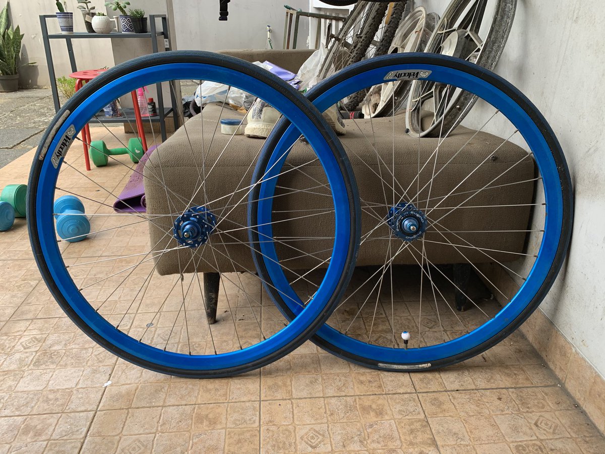 sepedabekasbosq's tweet photo. #fnfjb WTS Wheelset fnr Velocity Deep V AnodizedBlue 32h - Hub SE Bikes - ban vittoria rubino pro 28c (tanpa cogset) - 2,8jt | @trackcyclery @AlcatrazTrack @buyazstore @fix_fixed https://t.co/qGVpZ2U2bp