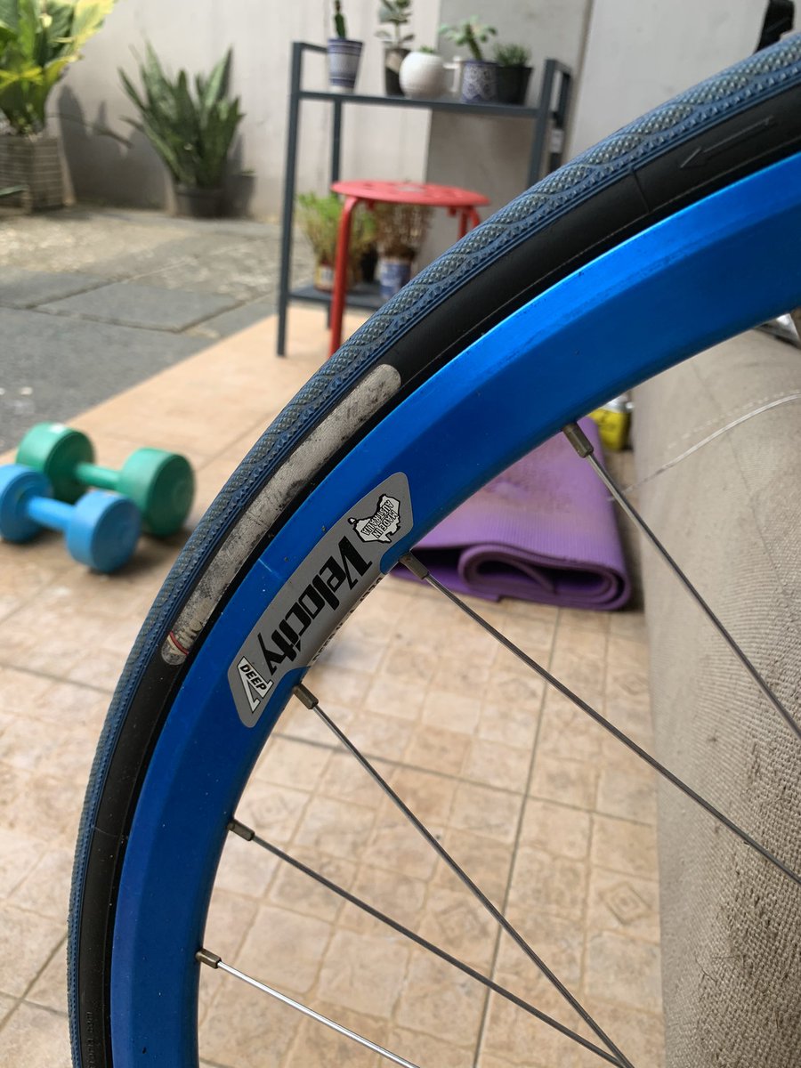 sepedabekasbosq's tweet photo. #fnfjb WTS Wheelset fnr Velocity Deep V AnodizedBlue 32h - Hub SE Bikes - ban vittoria rubino pro 28c (tanpa cogset) - 2,8jt | @trackcyclery @AlcatrazTrack @buyazstore @fix_fixed https://t.co/qGVpZ2U2bp
