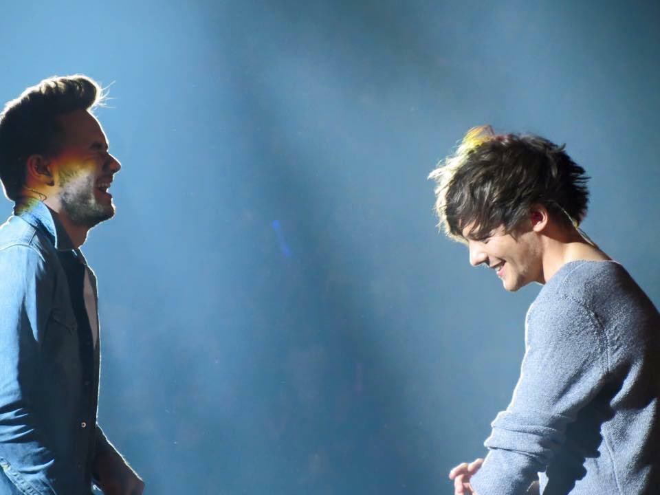 Jaskirat029's tweet photo. LILO ROCKS ❤️❤️❤️🦋🦋 #LILOSUPREMACY
#lilo #LiloIsBack
#LIAMANSWERYOURPHONE #liamanswerlouis #liamanswerthephone #liampayne #LouisTomlinson #louistomlinson https://t.co/zrYACTMc55