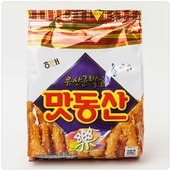 BTSARMYKitchen's tweet photo. Bonus !!

We also have Jungkook enjoy some tv time and Haitai Matdongsan Peanut Crunch Snack.

#WhatBTSAte #BTSSnacks @BTS_twt https://t.co/d9lc1Kw7Au