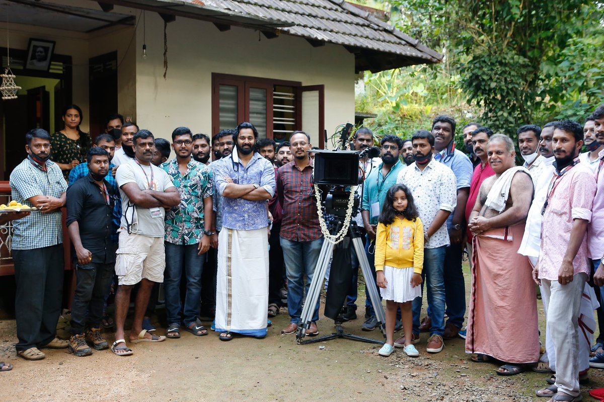 Iamunnimukundan's tweet photo. #Meppadiyan Pooja!! 
Starts rolling! 🎥✨ 

Happy Vijayadashami! https://t.co/MFegJIK18g