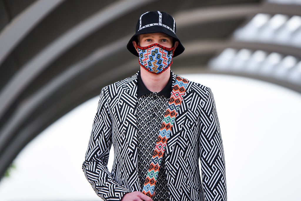 FASHION: Designer Ephraim Molingoana showcase
Ephymol, Molingoanaโs menswear label, showcased its latest collection at SA Fashion Week 102020 over the weekend.
#KgopoloReports https://t.co/DCEcOq7G1Z
