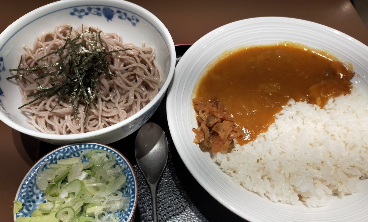 夕飯池袋駅秩父桃の木さんが をご馳走してくれた 10 26 神楽坂ねこの郵便局というなまえのお店