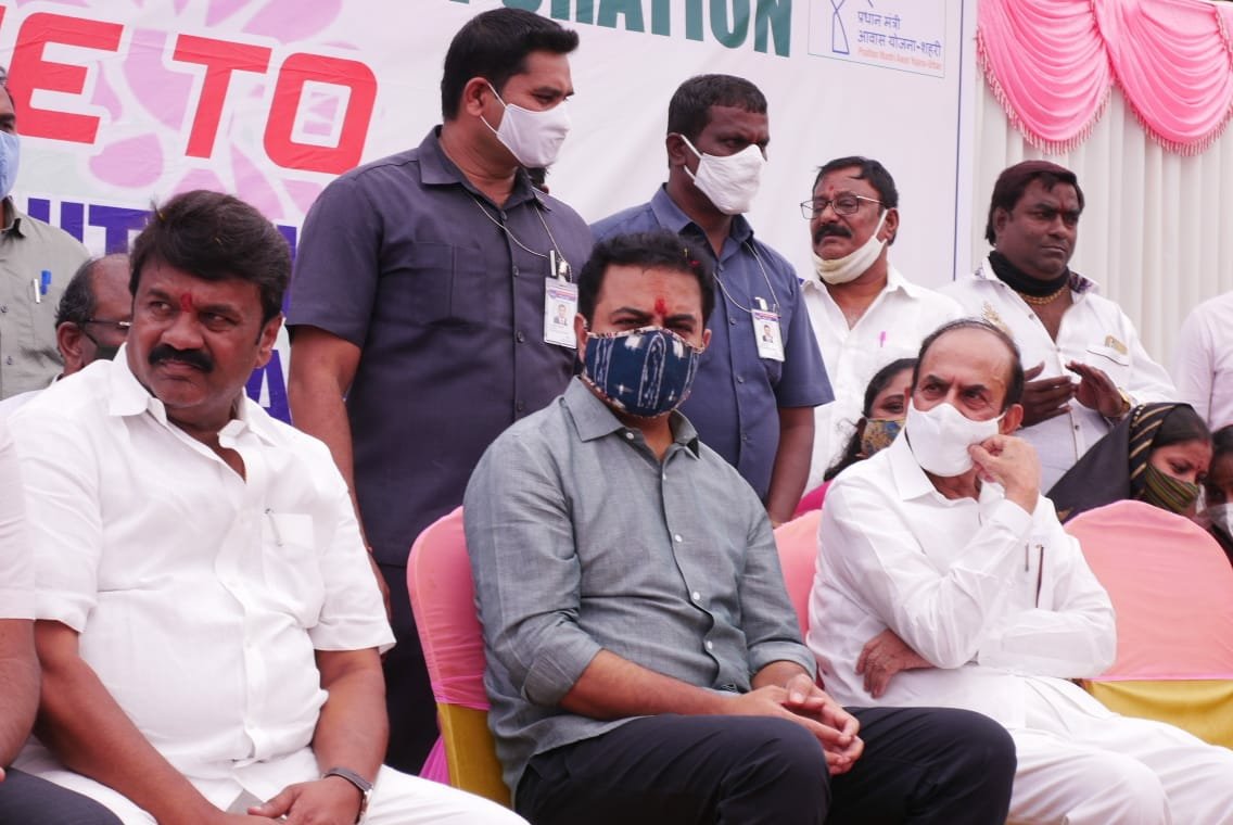 TSHomeMinister's tweet photo. I have participated in  inaguration of Double bed room houses along with Ministers Sri KT Ramarao, Sri Talasani Srinivas Yadav @ Jiyaguda, Goshamahal and Kattelamandi, today. https://t.co/d0n5JEU9t7