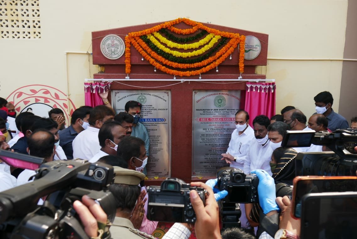 TSHomeMinister's tweet photo. గౌరవనీయ మంత్రులు శ్రీ కె.టి.రామారావు, శ్రీ తలసాని శ్రీనివాస్ యాదవ్ లతో కలిసి  జియాగూడ, గోషా మహల్ మరియు కట్టెలమండిలలో  డబుల్ బెడ్ రూం ఇళ్ల ప్రారంభోత్సవంలో పాల్గొన్నాను. https://t.co/jOJqwFBSuU