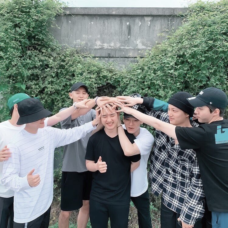 exol_exi's tweet photo. ✨ EXO BESTEST BOYS ✨

Here is a tweet showing their brotherhood 🥺 a tradition before sending off their members ❤

Serve well boys! EXOLs will forever wait for you until you are once again one @weareoneEXO https://t.co/XPkFkcvJW0