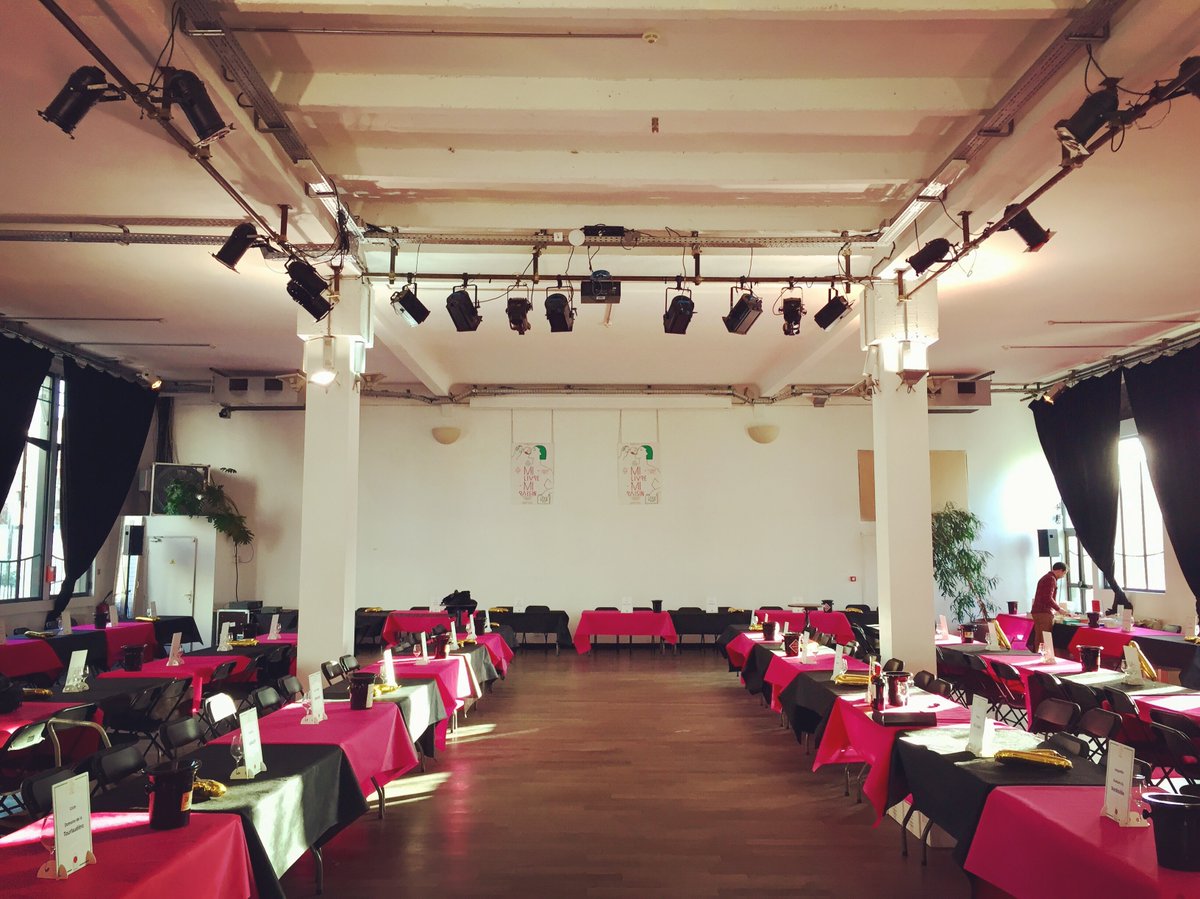 Vu le contexte, nous devons malheureusement annuler la 2e édition de notre festival du bien lire et du bien boire, "Mi-Livre Mi-Raisin", prévue en décembre à Paris, et cette belle salle demeurera vide 😢 #livre #vin #milivremiraisin