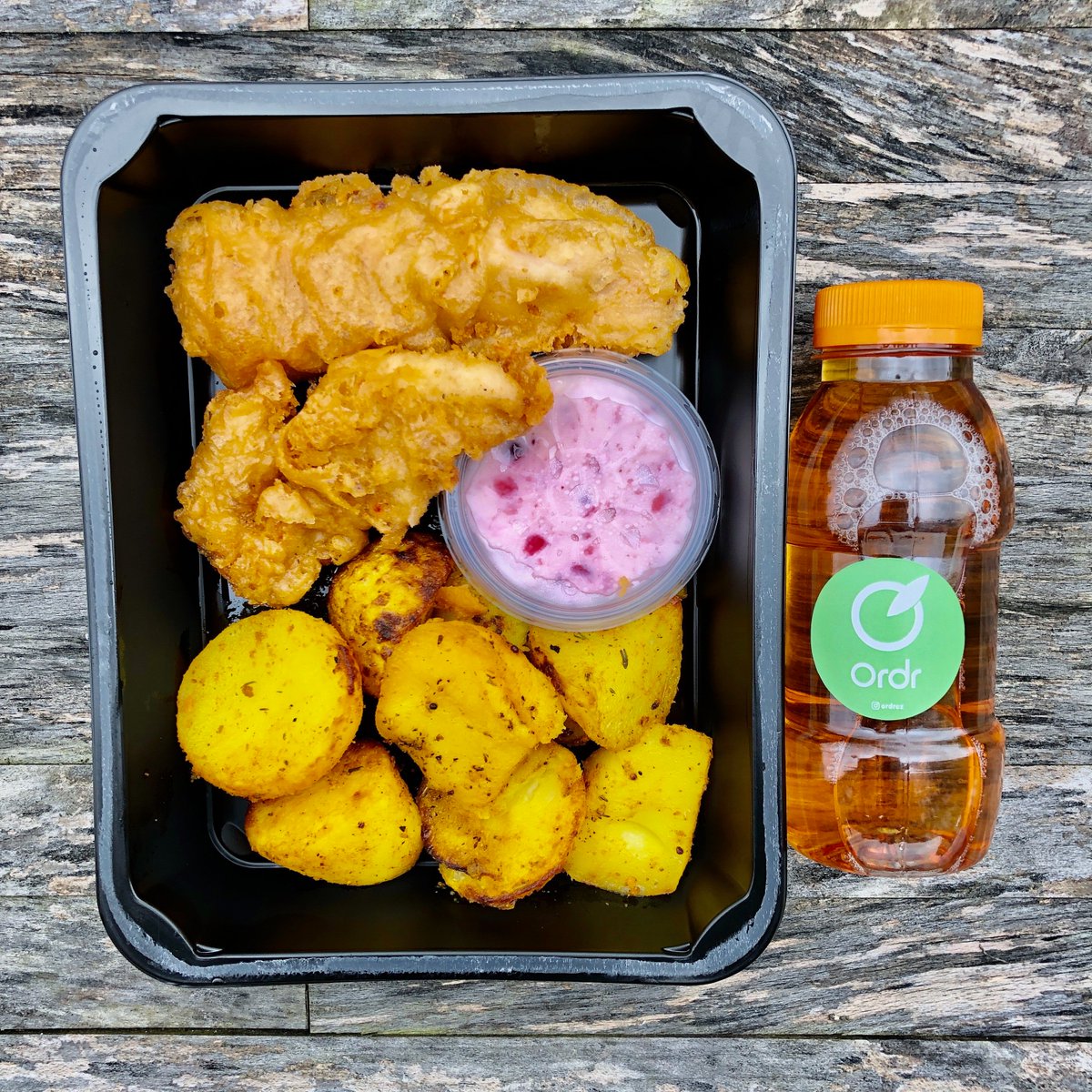 Novinka! Vozíme menu. Dnes k jídlům náš 100% jablečný mošt! Kuřecí stripsy i Hovězí stroganoff právě teď na rozvozu.