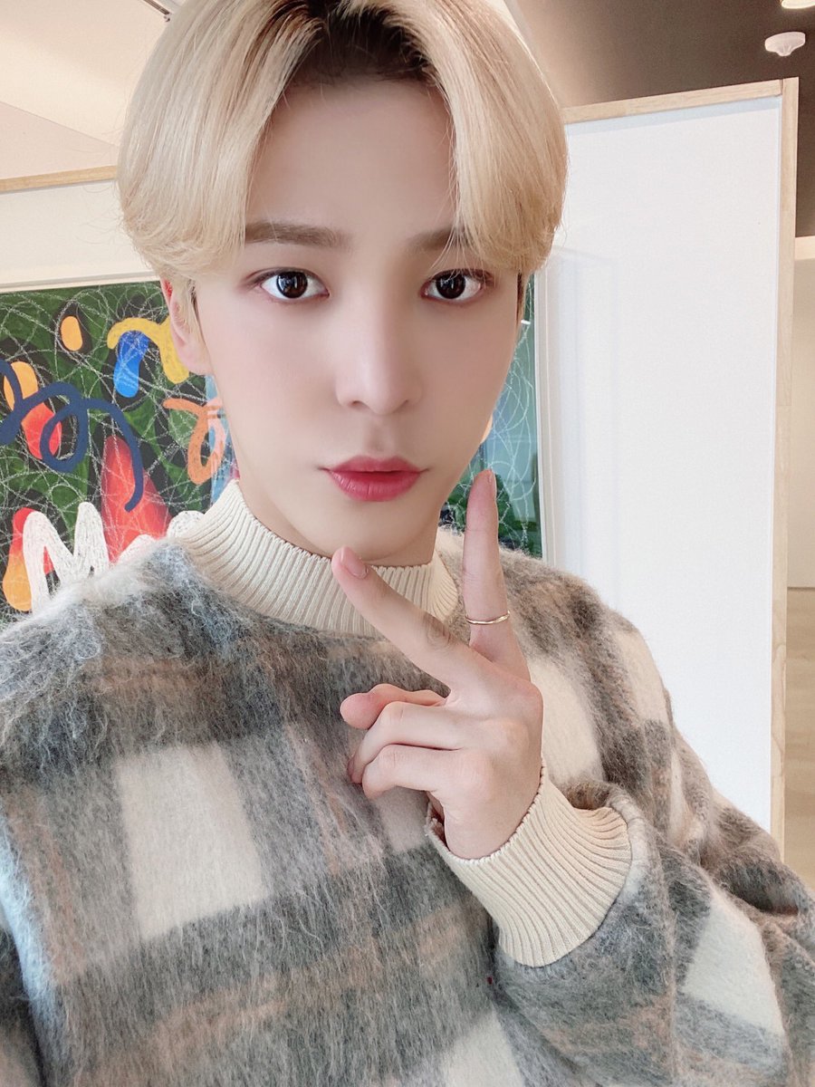 ATEEZofficial's tweet photo. [#윤호] 에이티니!! 리얼리티 재밌게 보셨나용??😘 윤호도 재밌었던 촬영❤💕
#ATEEZ #에이티즈 https://t.co/FKyn3jWEYQ