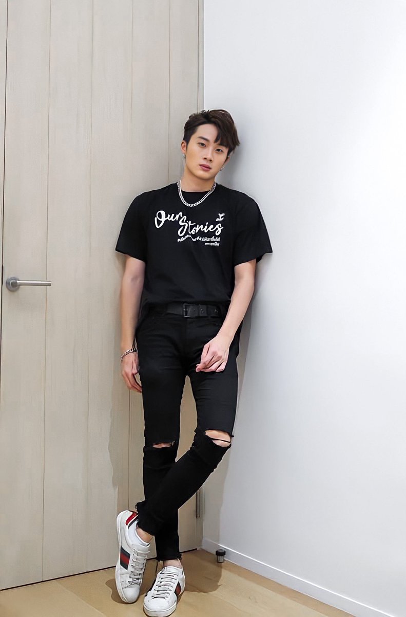 dandan_otw's tweet photo. ถ้าเขาจะรักยืนเฉยเฉยเขาก็จะรัก😎 https://t.co/WFpaKIrDrJ