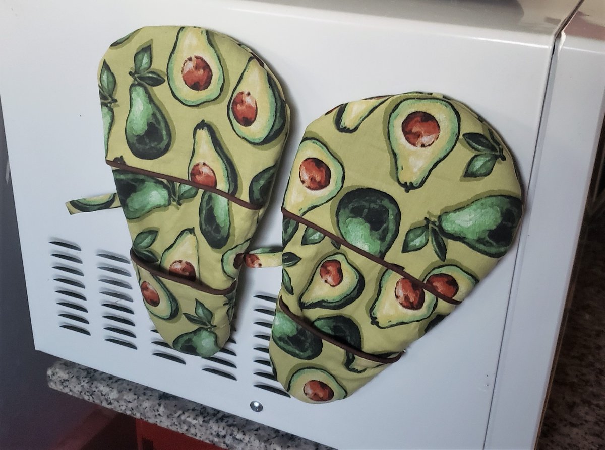 InsightKeto's tweet photo. Check out these awesome pot holders I am handmaking. $15 a set Perfect for all the cooks on your Christmas list.  
Each had a strong magnet + a hanging loop &amp; a double layer of heatproof batting.
Shipping available add $4 per order. More designs in the comments! PM to order! https://t.co/1MF99lN9SI