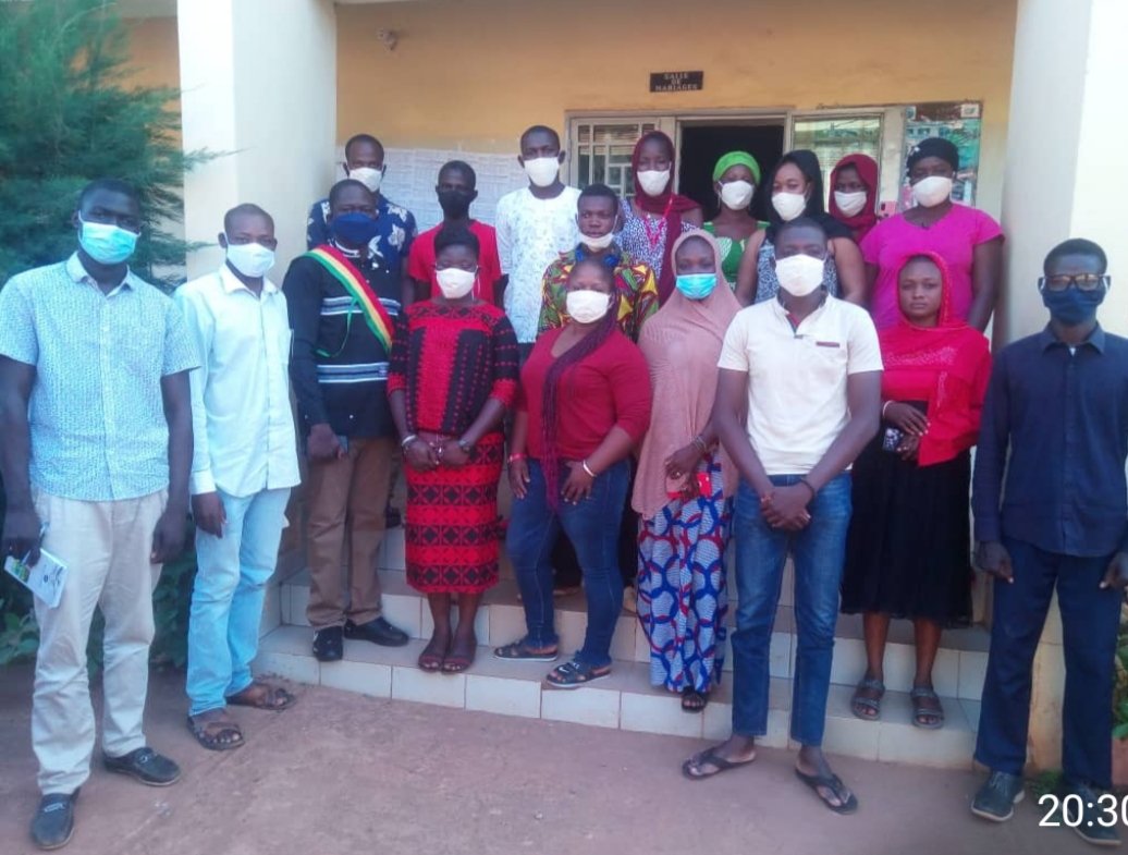 RT Unfpamali "#Covid19, formation de 500 #jeunes de 26 villes du #Mali sur les techniques d'animation et qui seront déployés au niveau communautaire.
C'est dans le cadre du Consortium des jeunes avec <a href="/renajem/">RENAJEM</a>, <a href="/MaliAfriyan/">AfriYAN Mali</a>, <a href="/CjCovid/">CJ COVID-19 🇲🇱</a>,  <a href="/IYAAD/">iyad</a>, mis en … "