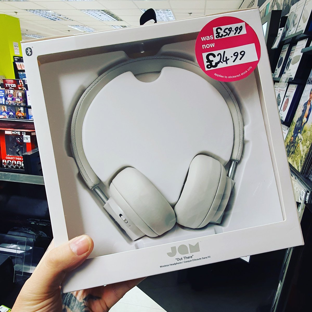 hmvBury's tweet photo. Here's an amazing #Techommendation for you from your #FriendlyNeighbourhoodTechNerd, these #JamAudio #OutThere #OnEar #Bluetooth #Headphones will give you 17 hours of battery life and #ActiveNoiseCancelling for the incredibly low price of just £24.99! https://t.co/JfPVXKWDVC