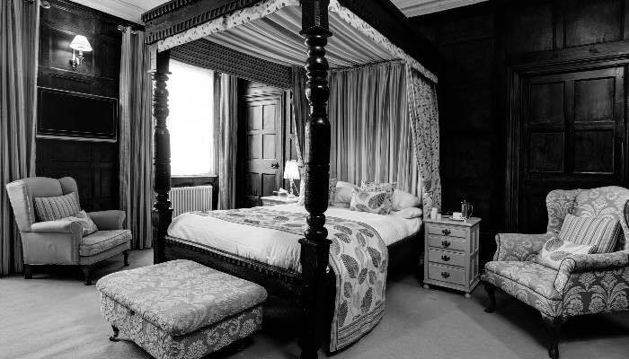 Are you brave enough to stay in the Lord John Darcy Suite?
It is said to be haunted by the White Lady of @MosboroughHall.
As we approach Halloween, why not enjoy our ‘Haunted Ghost Package’, which includes dinner, bed and breakfast for two (£59.50pp).
https://t.co/RaIwGJhd6u https://t.co/tUNgHubDGK