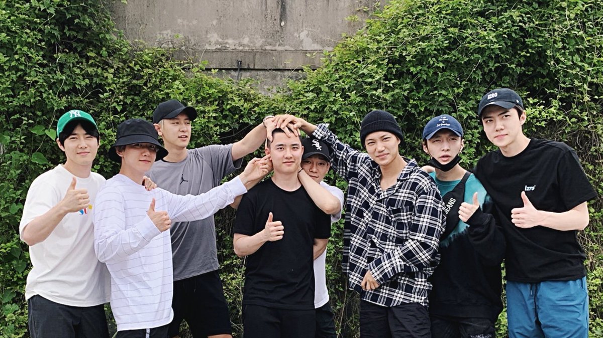 hourlyexopink's tweet photo. if you see this reply with “we are one”

@weareoneEXO https://t.co/QSfGZGDVmq