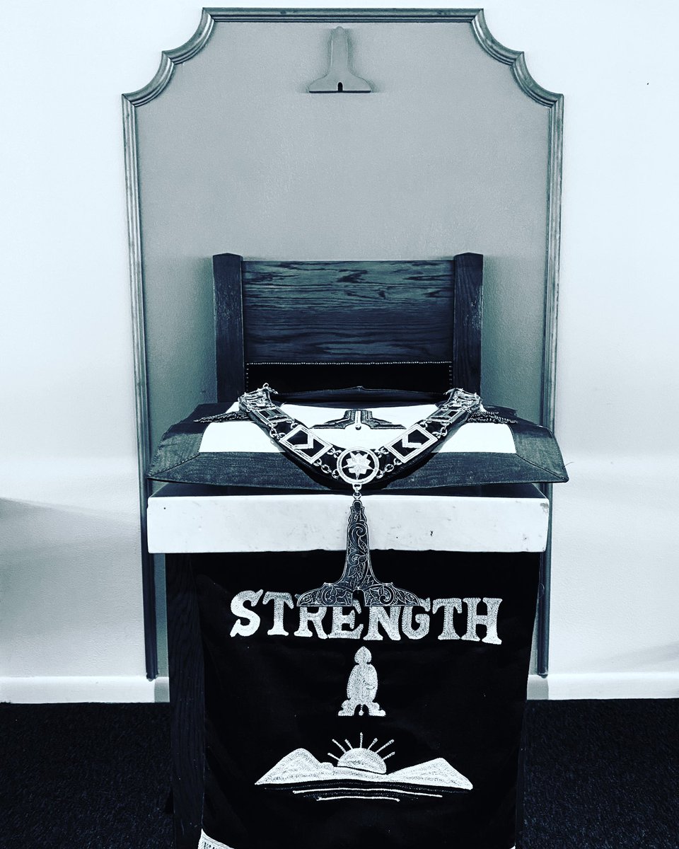 EP_417's tweet photo. Look well to the West!
#west #freemason #strength #borthers https://t.co/P9oYzxd5hd