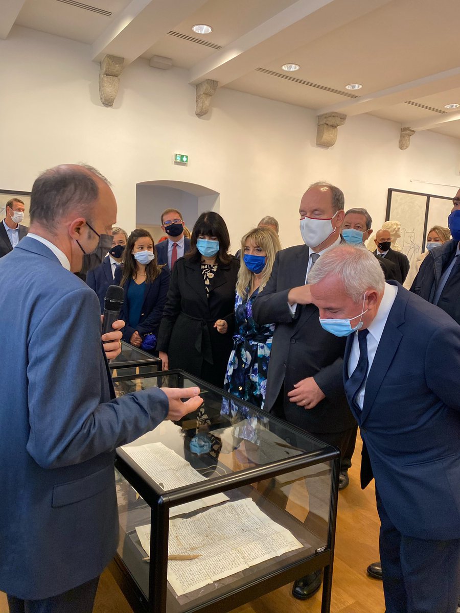 JeanLeonetti's tweet photo. J’ai le grand honneur d’accueillir en visite officielle S.A.S le Prince Albert II de Monaco au musée Picasso anciennement Château Grimaldi. Nous présentons les 4 parchemins du XIVe siècle attestant de l’appartenance de la Seigneurie d’#Antibes à la Maison Grimaldi. https://t.co/bNiCJq71xp
