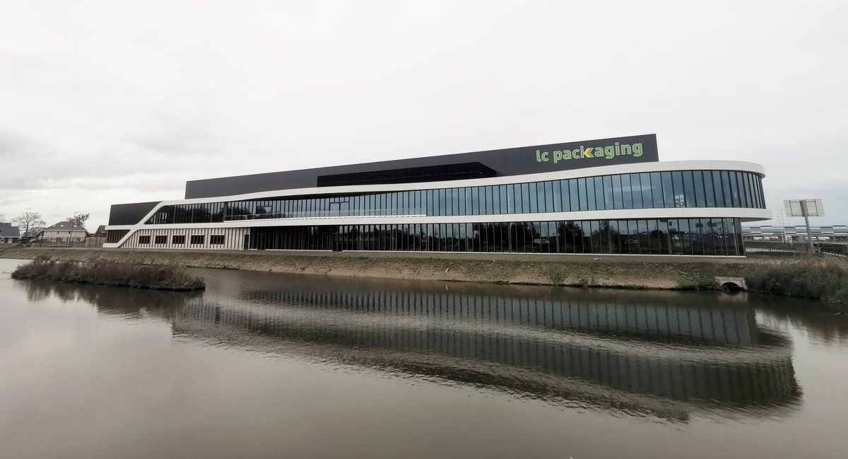Begin oktober opende het duurzame hoofdkantoor en distributiecentrum van LC Packaging op bedrijventerrein van 'Logistiekpark A12' in #Waddinxveen <a href="/lcpackaging/">LC Packaging</a>  lcpackaging.com/nl/about-us/ne… agf.nl/article/914634… lcpackaging.com/nl/