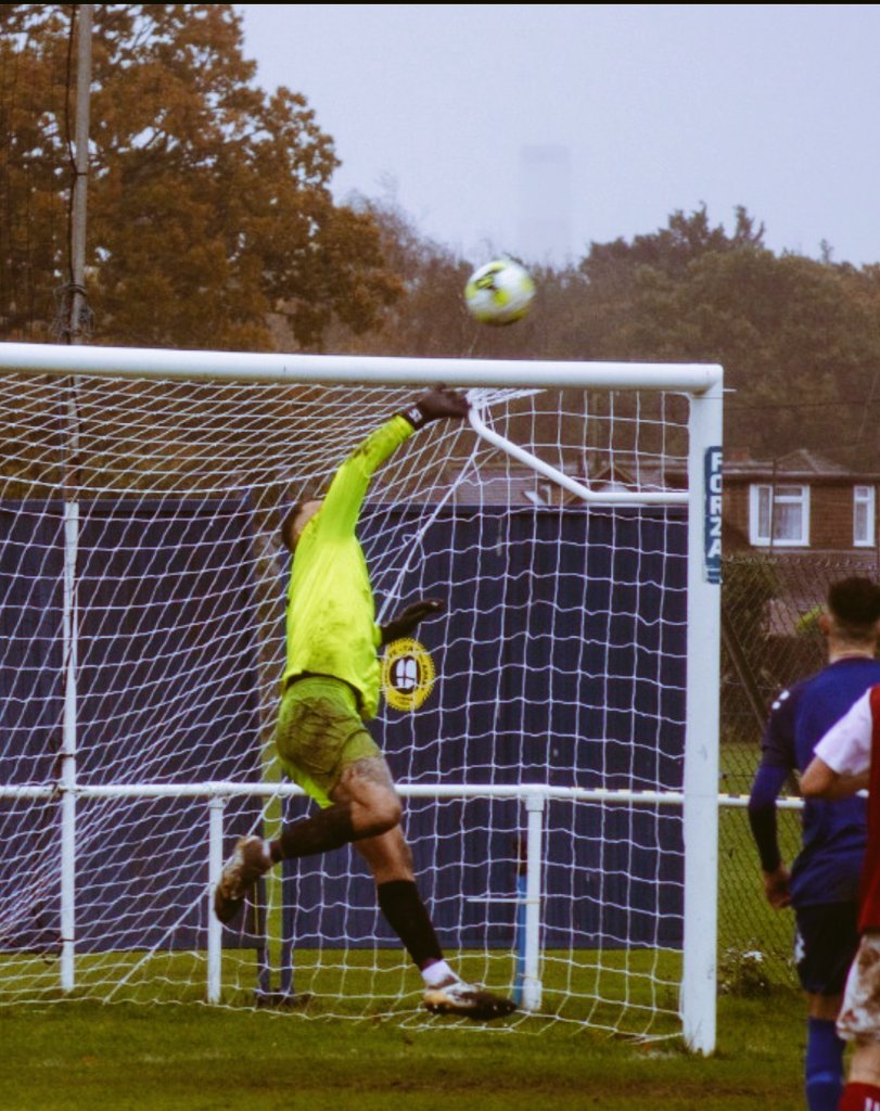 AndoverNSfc's tweet photo. Plenty of missed chances hitting the bar a few times and @fawleyafc keeper having a worldie
#upthestreet
#luckwillchange https://t.co/uFmnmTz7SU