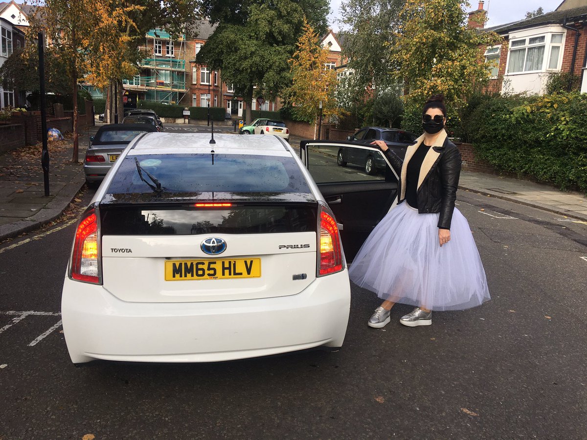 wonderfuldance's tweet photo. Swanning off to dance protest at Parliament Sq to highlight impact of pandemic on dance industry #dance #ballet #saveourstages #letusdance #freelancedancer #saveourswans https://t.co/eif6xQ9TjX