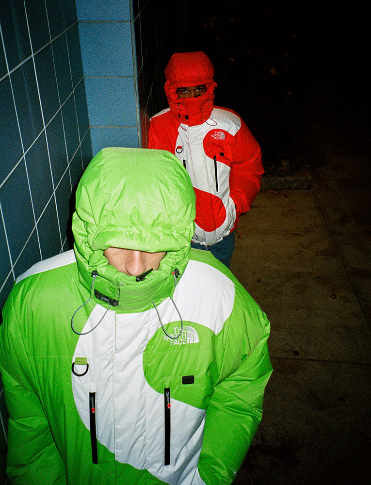 saint's tweet photo. Supreme x The North Face

Thursday, 11 AM EST. https://t.co/hcZhZmpWYb
