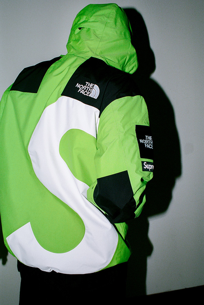saint's tweet photo. Supreme x The North Face

Thursday, 11 AM EST. https://t.co/hcZhZmpWYb