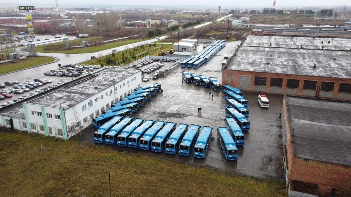 В Кемерово поступили 25 автобусов НЕФАЗ, работающие на природном газе. Они приобретены в рамках национального проекта «Безопасные и качественные автомобильные дороги» ako.ru/news/detail/v-…