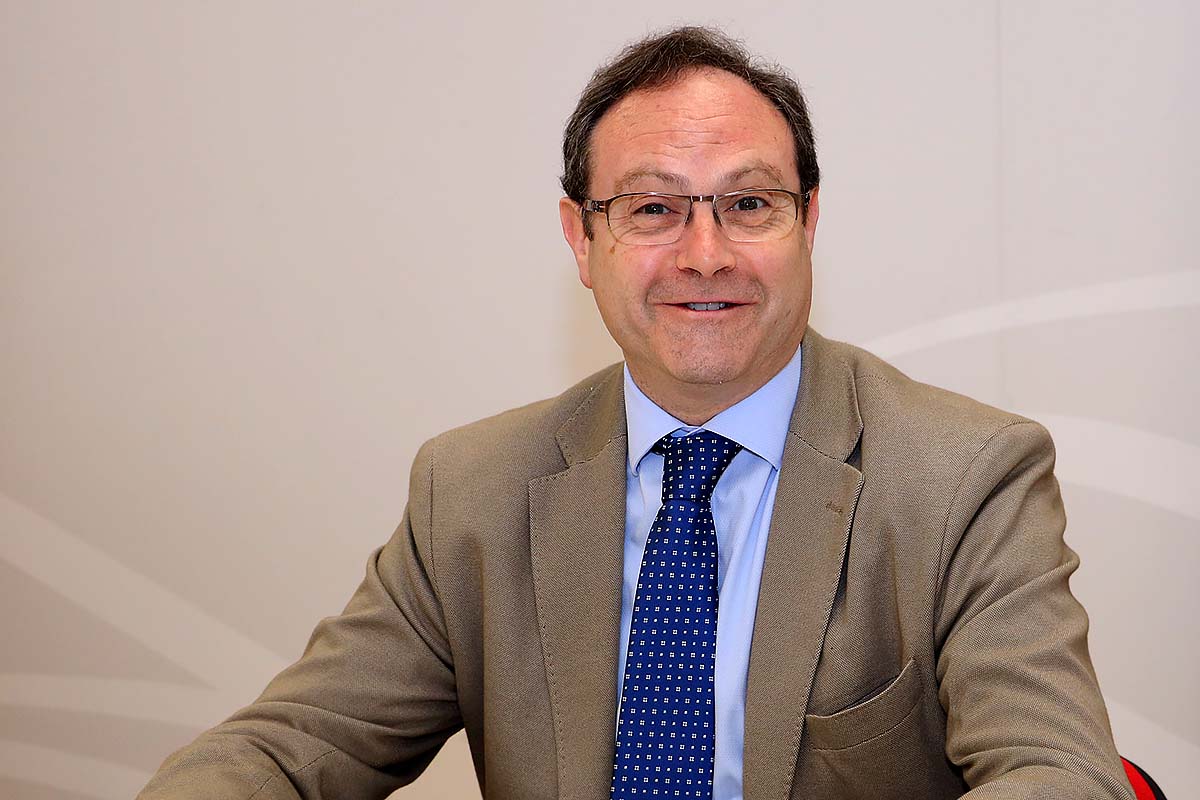 ReigJofre's tweet photo. Al cierre de #Sefacvirtual2020, recuperamos la entrevista de @JoseMLAlemany en @diariofarma al presidente saliente de @SEFAC_aldia, @jesusgomezsefac. Durante su gestión, consolidó la entidad como "referente en la evolución asistencial del #farmacéutico"
https://t.co/9iFAJskc2q https://t.co/Stf1Y2G9pe