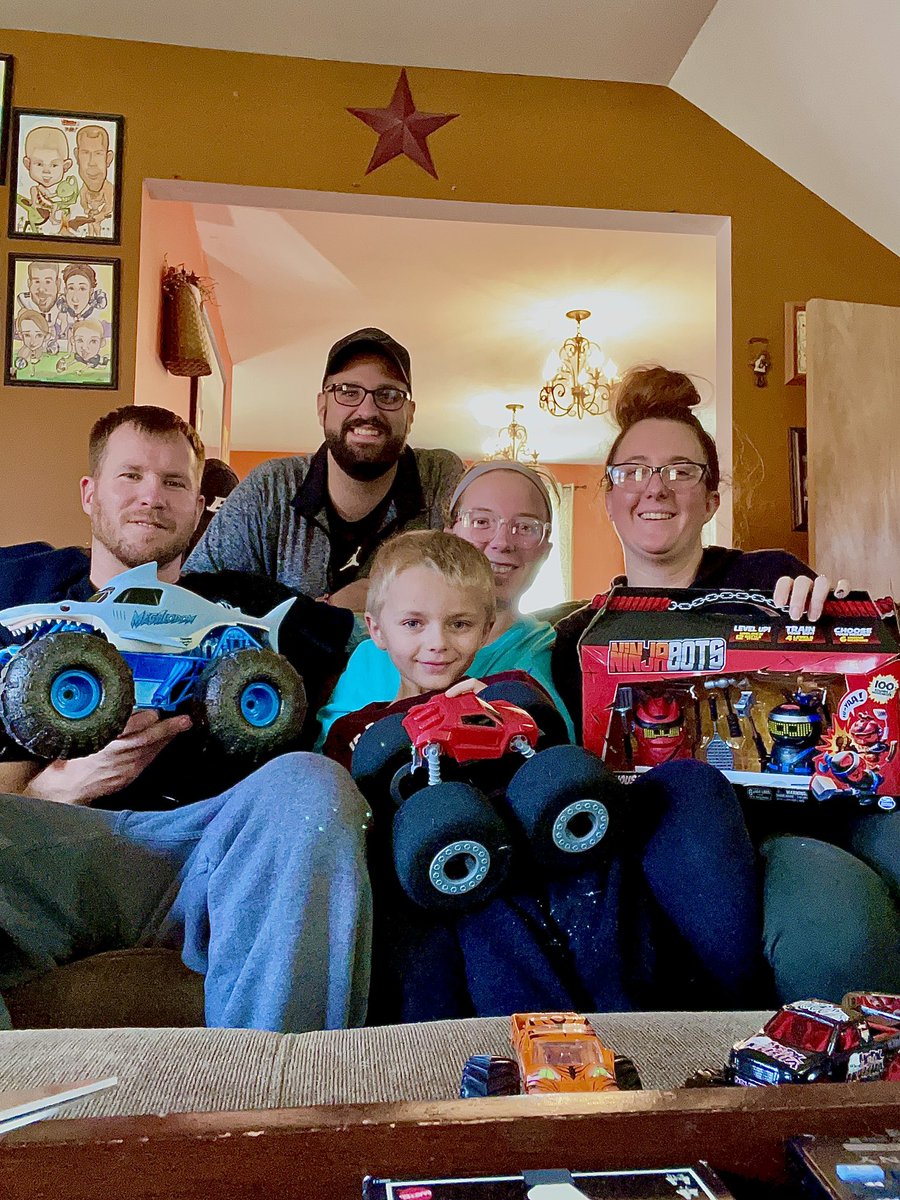 EStranak's tweet photo. @spinmaster and @tryazon thanks for an awesome  Opportunity to tear up the weekend! The kids had a blast ripping around the yard.  we had a Battle royale with ninja bots! Really fun! 

#tryazon, #MonsterJam #SpinMasterMonsterJam
#MegalodonStorm #NinjaBots #AirHogs #StuntShot https://t.co/c6zR7dgClg