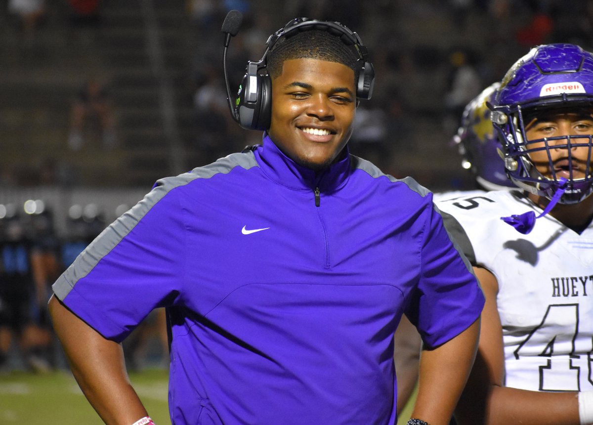 KYPDPODCAST's tweet photo. #EP83 is up & this week we're talking with @hytfootball DL coach @CoachZWilliams! We cover a lot of ground in this one, including juco ball, young coaches, and training DL skills, so retweet, tune in, & #Keepyourpadsdown! https://t.co/ArV77Xd5Lr https://t.co/eB5NH9APCW