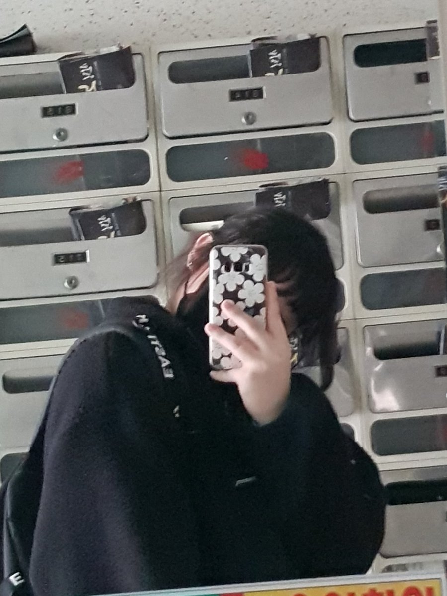 nabi_1204's tweet photo. 친구들이 똥머리가 제일 이뿌댕 https://t.co/3bRu85A4KN