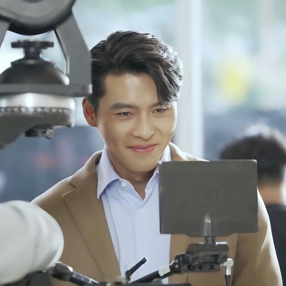 cowbinjin's tweet photo. hyun bin owns the deepest dimple ever not recorded on the guinness world records https://t.co/jcWnWLNCh0