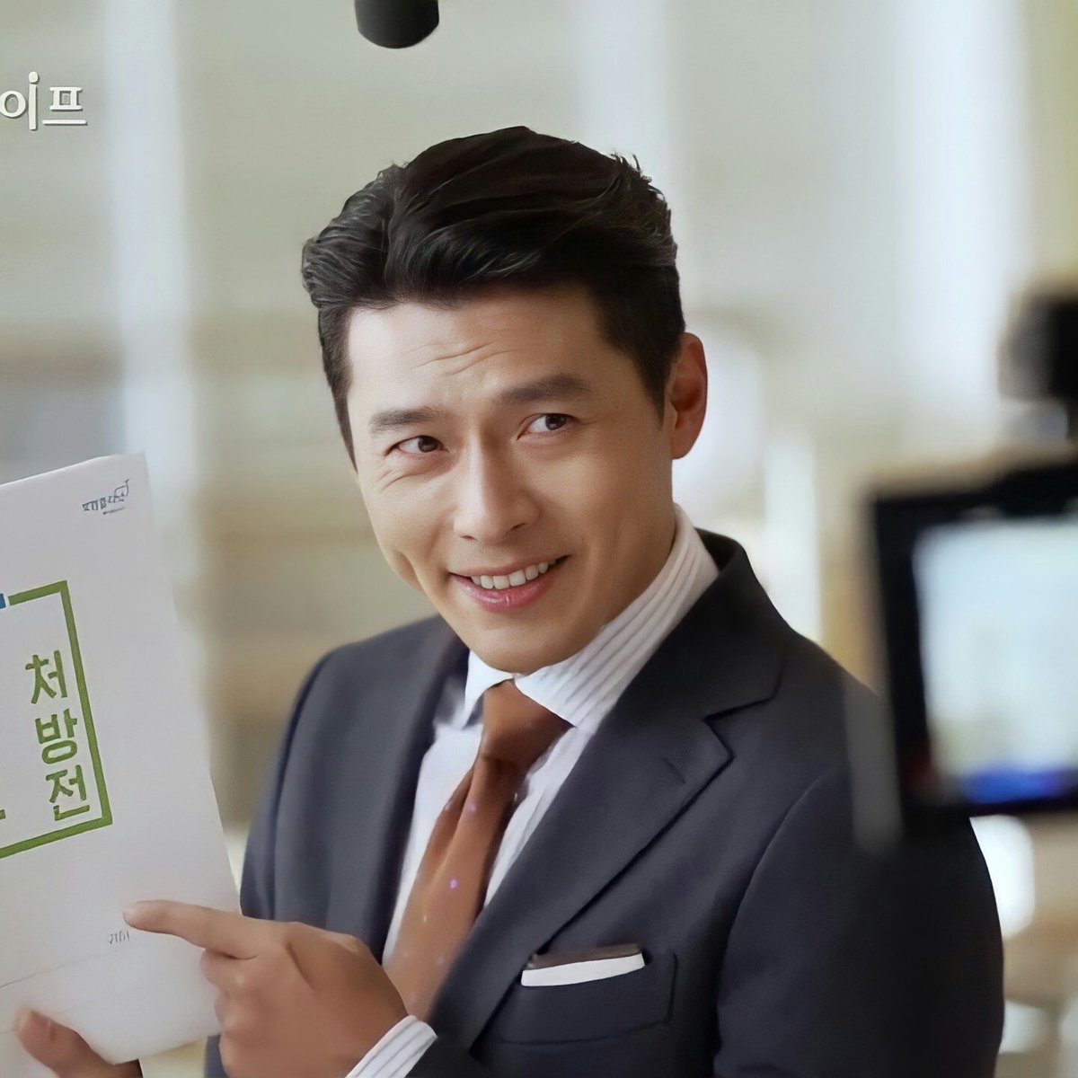 cowbinjin's tweet photo. hyun bin owns the deepest dimple ever not recorded on the guinness world records https://t.co/jcWnWLNCh0