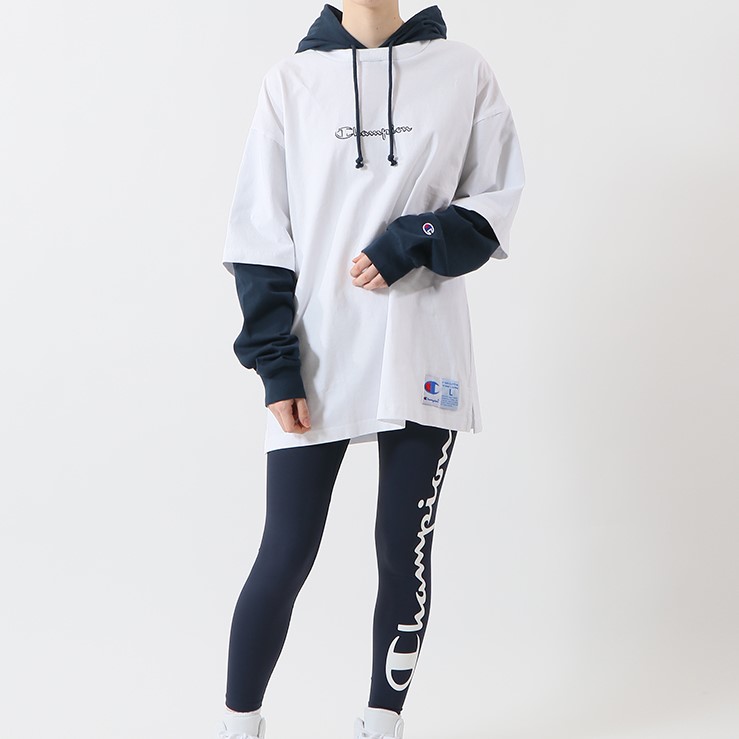 【レイヤードデザインが魅力的!】
男女を問わず楽しめる、スポーティーな重ね着風の #Champion フード #Tシャツ !
袖は男性でも手の甲が隠れるほどの丈感で、ゆったりと着られるので体型カバーも可能◎
女性ならレギンスと合わせるのもおすすめです!
▷https://t.co/KyMBKF2s3w https://t.co/vikSYUqR5R