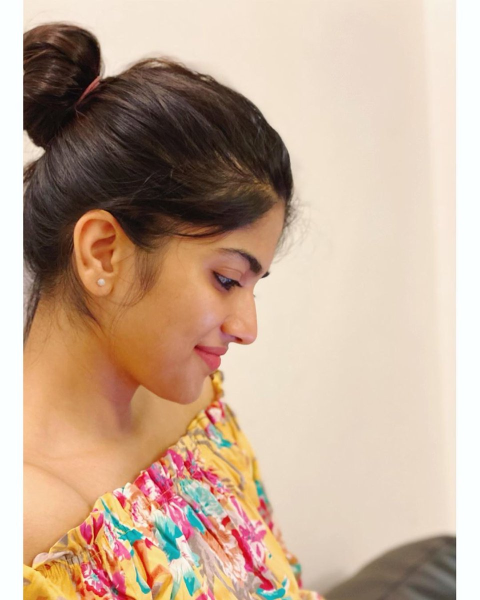 TwinkleTalks143's tweet photo. Happy Birthday Megha Akash 💞😍
Love from "Twinkle Talks"
#MeghaAkash #HappyBirthdayMeghaAkash
#TwinkleTalks https://t.co/E4n20BWWHk