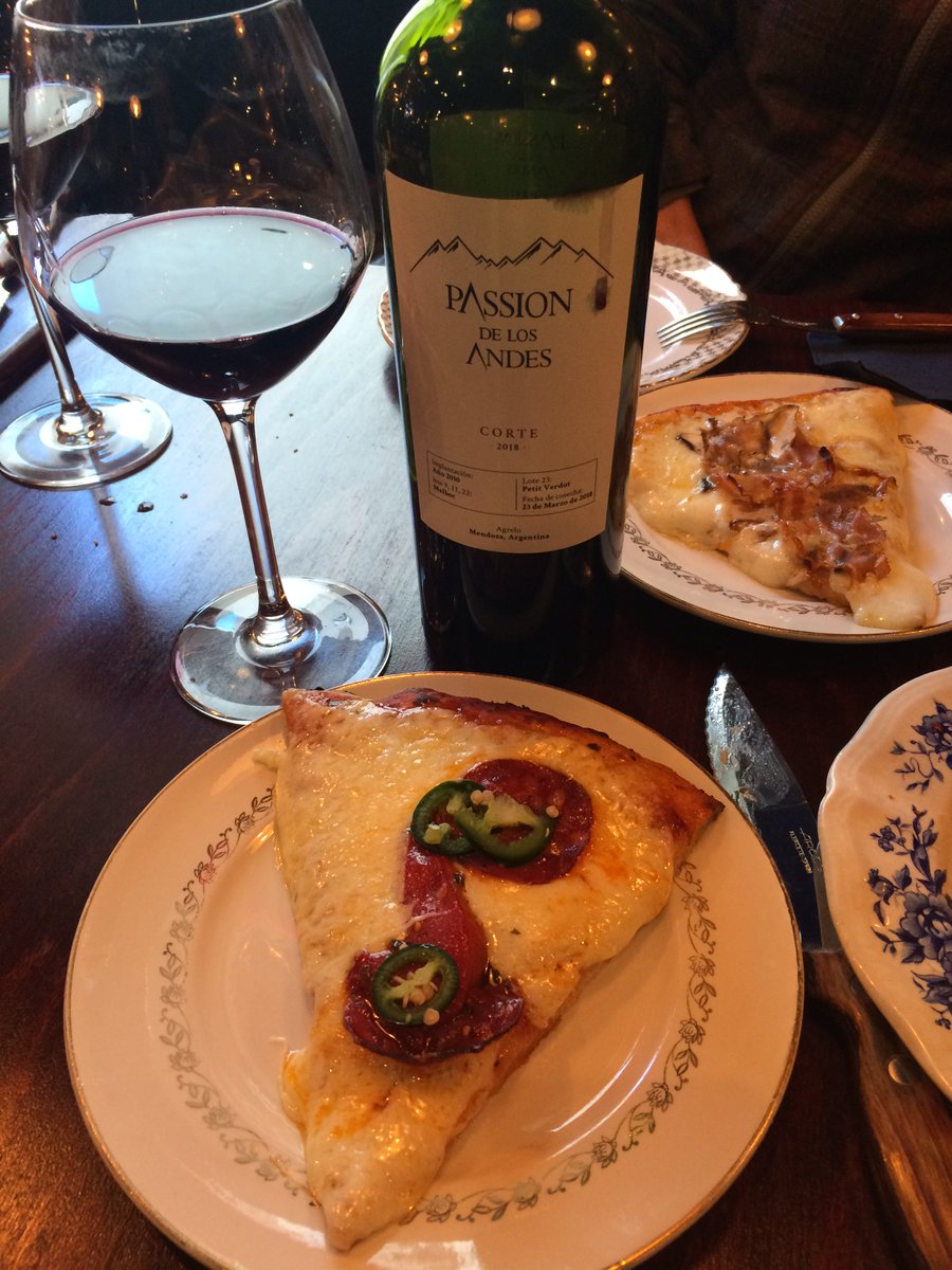 thewinetattoo's tweet photo. Despite #covid #lockdown #curfew still finding great new #Paris places @winewankers @CHARLIEWINES @pietrosd @creativefabien The funky https://t.co/dWaIEjt8WE serves top #Argentine #wine with #BuenosAires style #Pizza - @TheSavvyChef1 @DivaVinophile  @boozychef perfect pairing! https://t.co/Zb2xISBSBz