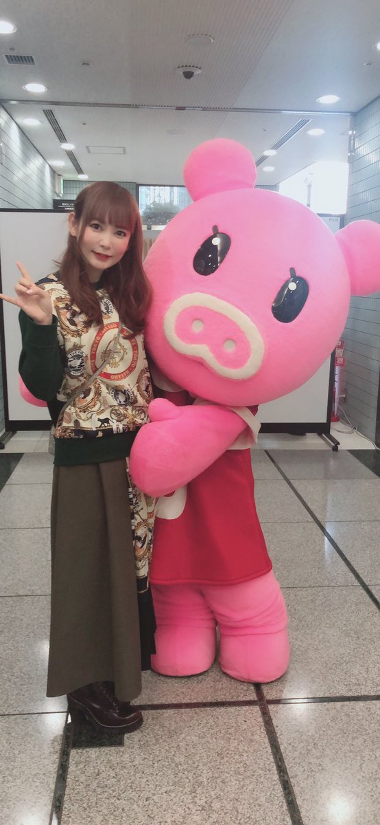 しぶとい中川翔子 Tbsのキャラクター ブーナちゃん さっきエレベーターでたまたま一緒だったんだけどめちゃくちゃかわいくてしかも わたしの歌をいつも車で聞いてくれてるんだって 神対応に感激してしまった 一緒に写真撮ってもらいましたげんきで